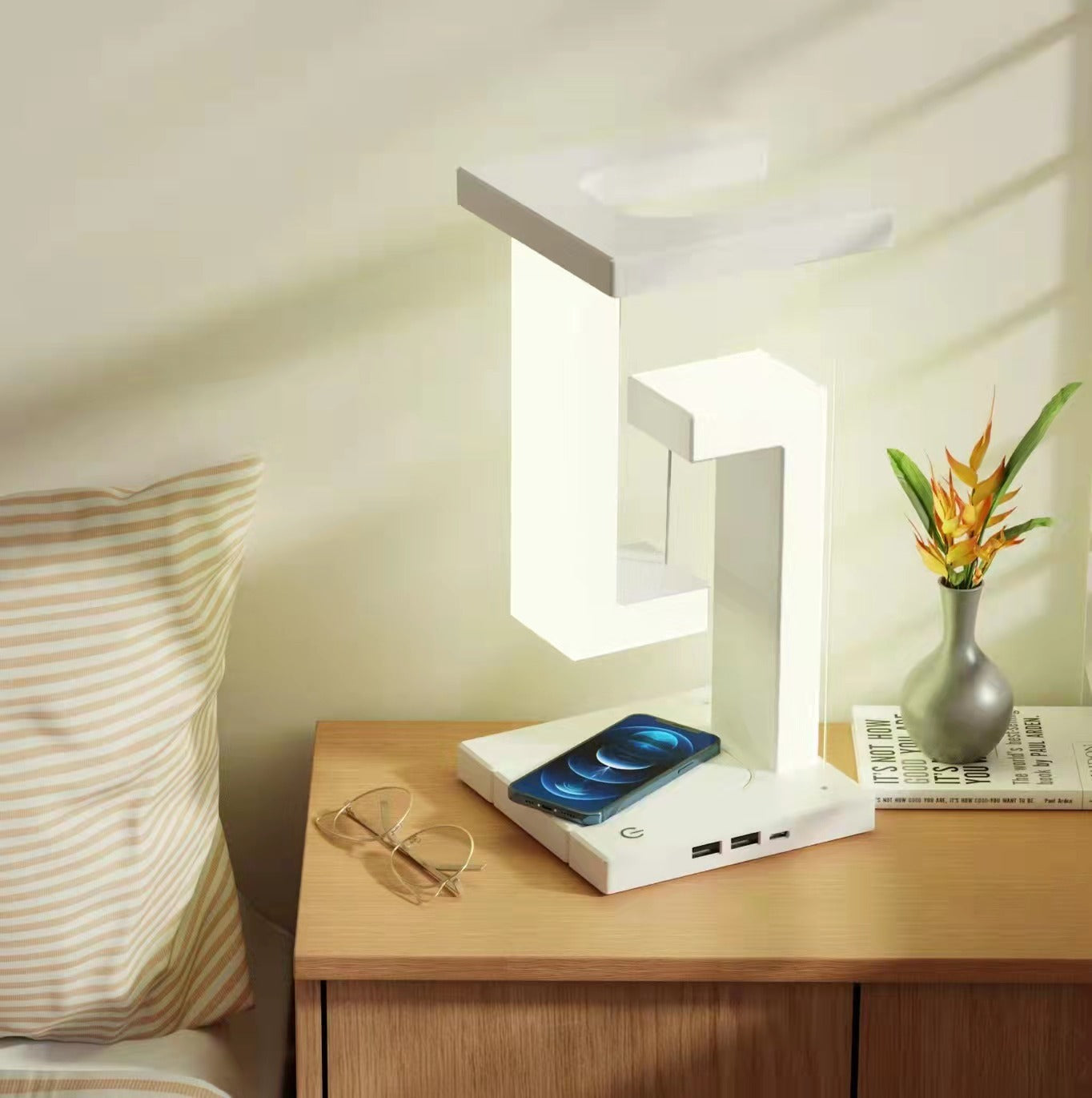 Creative Wireless Charging Floating Table Lamp –